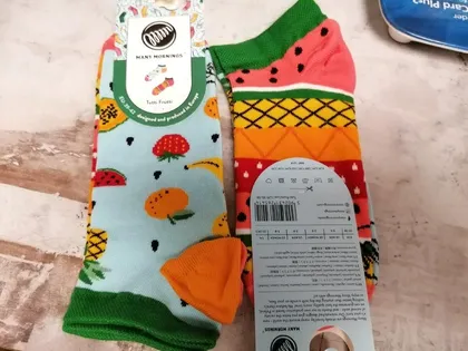 Kindersocken mit Melonen- und Fliegenpilz-Muster